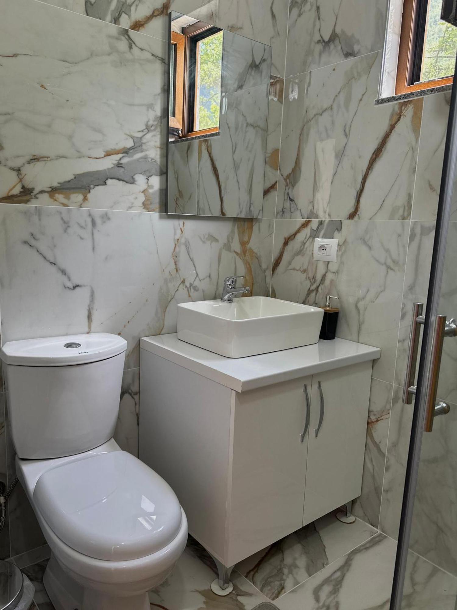 Bujtina Zici Hotel Theth Kültér fotó