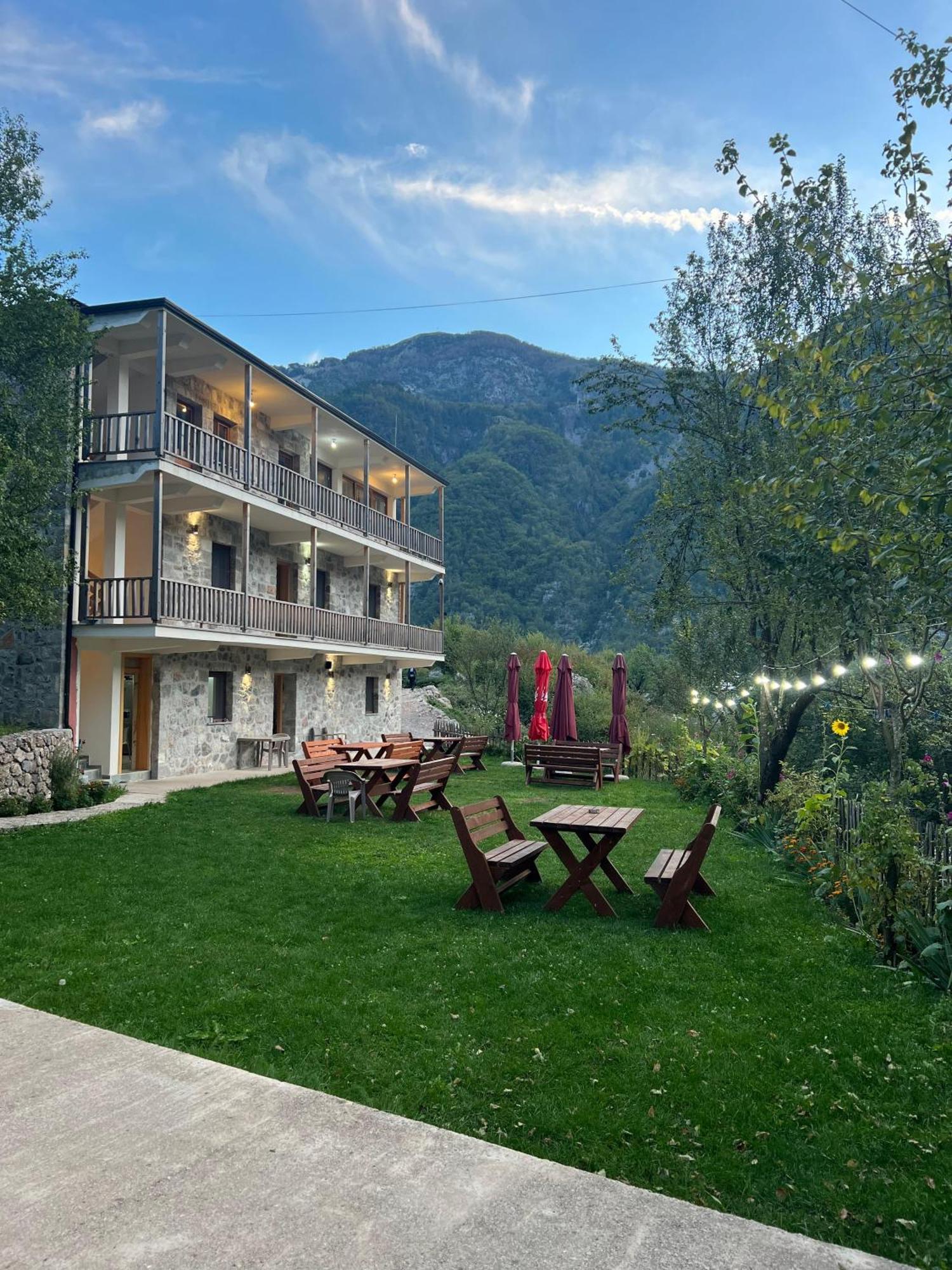 Bujtina Zici Hotel Theth Kültér fotó